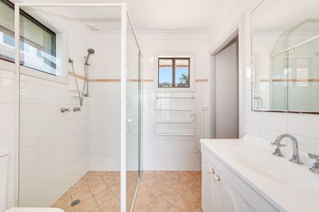 Family home with idyllic views in Beauty Point - Photo 3