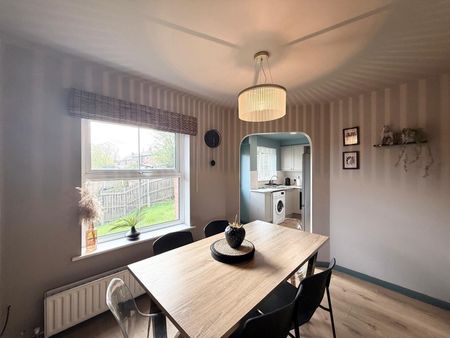 4 bedroom terraced house to rent - Photo 4