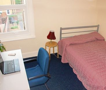 5 Bed House Near the University with Close Transport Links - Photo 3