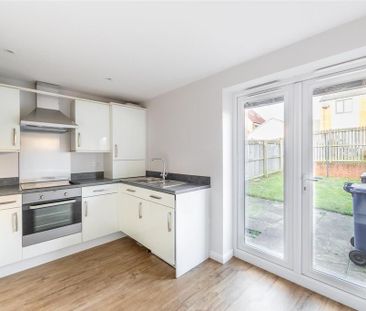 3 bedroom end of terrace house to rent - Photo 4