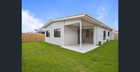 MODERN 4 BEDROOM HOUSE WITH MEDIA ROOM!! - Photo 5