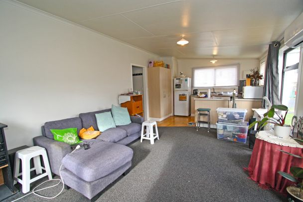 1/4 Kenmore Street, Westown - Photo 1