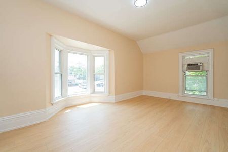 For Lease - 820 Colborne Street, Brantford, Ontario - Photo 3