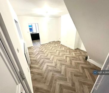 2 bedroom semi-detached house to rent - Photo 3