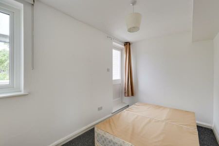 4 Bedroom Apartment To Let - Photo 5