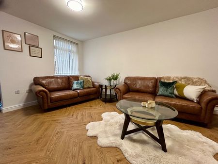 7 Bed Terraced House, Lawrence Road, L15 - Photo 4