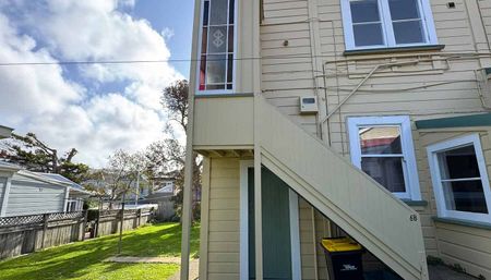 large 1 bedroom in Mt Victoria - Photo 3