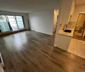 1 Bed, 1 Bath - 3rd floor - Photo 1