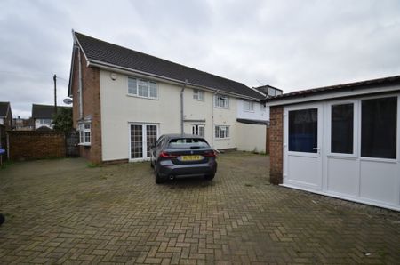 1 bedroom Property to rent - Photo 5