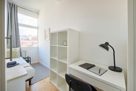 Avenida de Berna, Lisbon, Lisbon 1050-038 - Photo 3