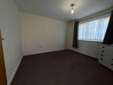 2 bedroom Flat To Let - Photo 2