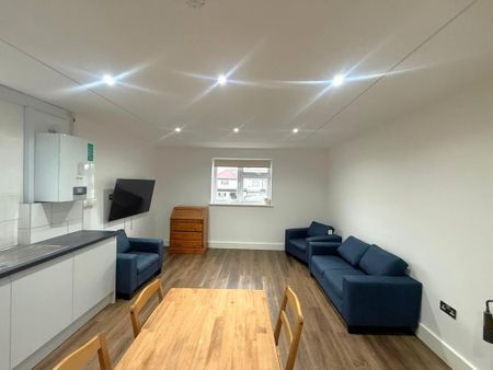 1 bedroom in a house share to rent - Photo 3