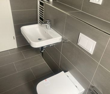 ** Großzügige 2-Zi-Wohnung mit Loggia sucht nach Modernisierung ein... - Foto 2