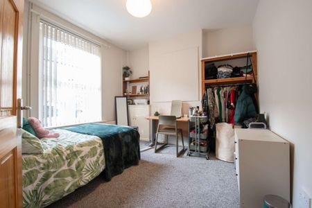 Top-spec 2-bathroom architecturally-designed property in prime location! - Photo 5