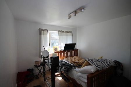3 bedroom apartment to rent - Photo 2