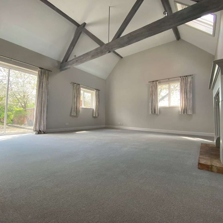 River House is an attractive 4 bedroom conversion of a Victorian brick-built barn, set beneath a pitched tiled roof in Atherstone on Stour. - Photo 1