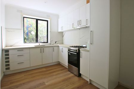 Newly Renovated 2-Bedroom Gem in the Heart of Hawthorn - Photo 5
