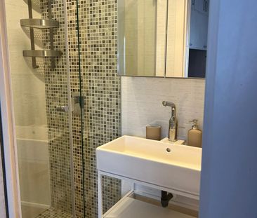 Ático duplex con terraza en el corazón de Madrid: luz, estilo y vid... - Photo 5