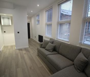 Silver Street, Bury, BL9 - Photo 3