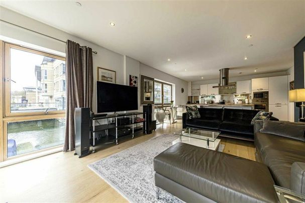 Marina Place, Hampton Wick, KT1 - Photo 1