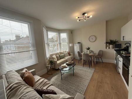 2 Bed Flat, Radford Road, SE13 - Photo 3