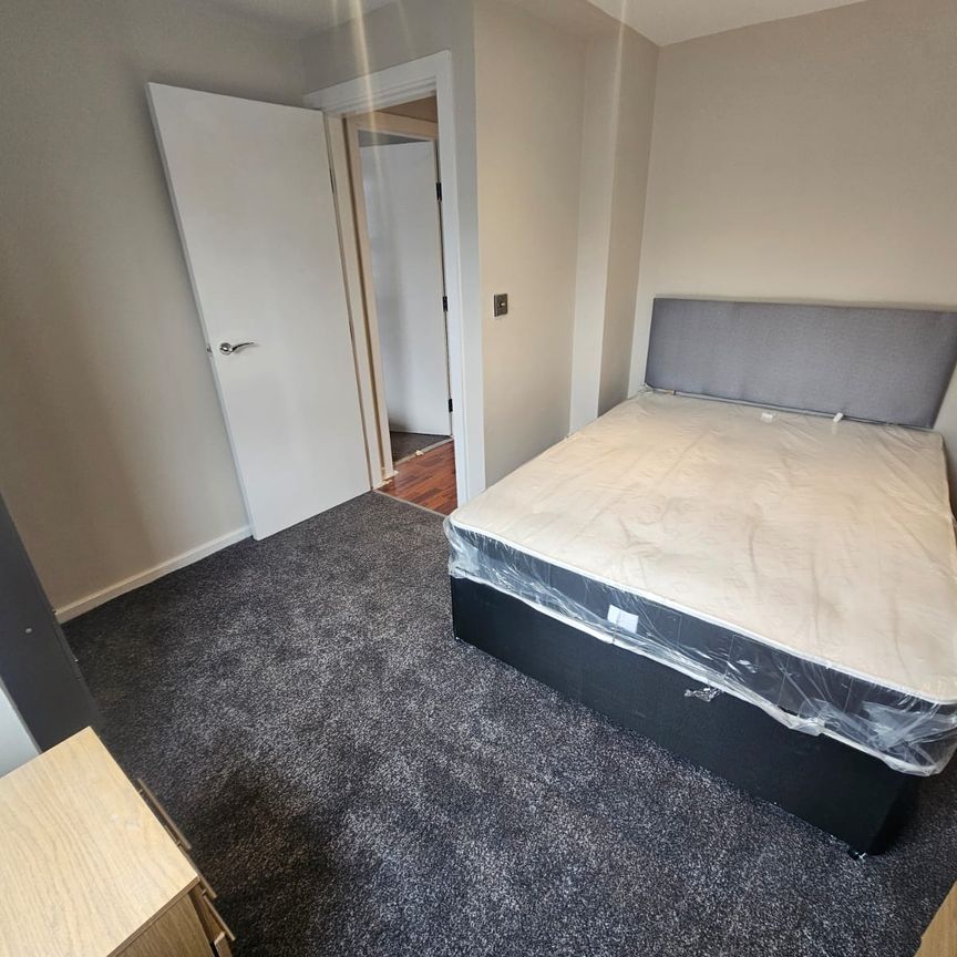 2 Bed - Flat 1, 12-14 Merrion Place, Leeds - LS1 6PQ - Student/Professional - Photo 1