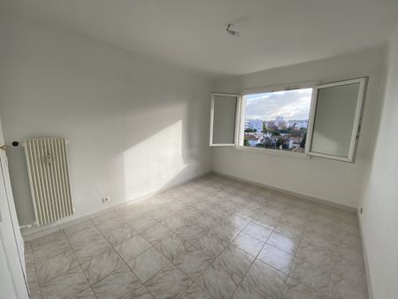 Location Appartement 3 pièces 68m² TOULON 83100 - Photo 3