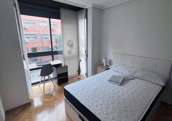 Calle Ladera de los Almendros, Madrid, Community of Madrid 28032