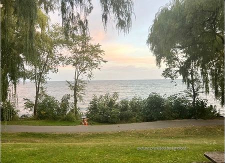 For Lease - 11 Thirty Fifth Street, Toronto, Ontario - Photo 3