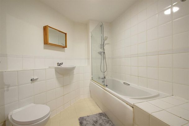 Ovaltine Court, Kings Langley - Photo 1