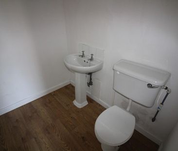 1 bed Flat - Photo 6