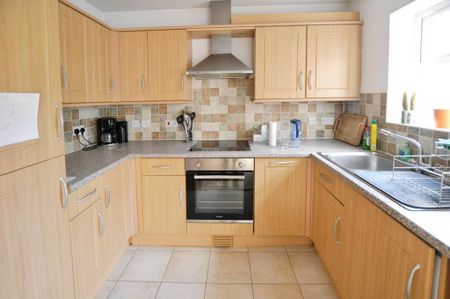 1 bedroom ground floor maisonette to rent - Photo 5