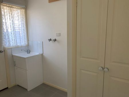 MOVE IN READY - Photo 3