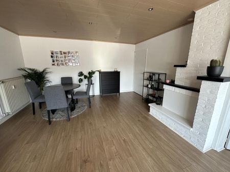 Gezellig en rustig gelegen tweeslaapkamer appartement. - Photo 2