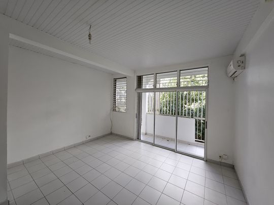 Location Appartement 3 pièces 47m² LE GOSIER 97190 - Photo 1