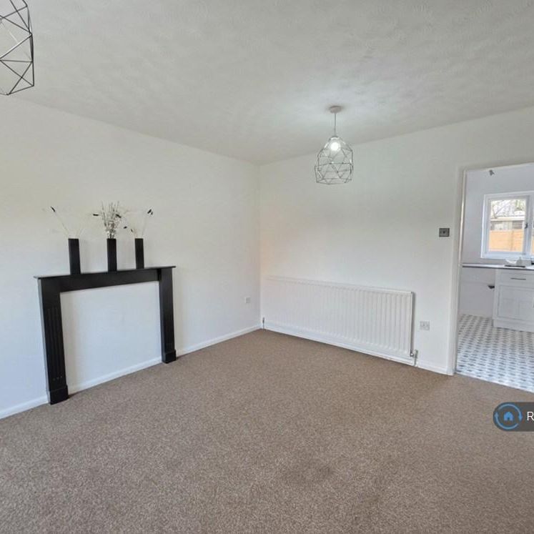 2 bedroom end of terrace house to rent - Photo 1