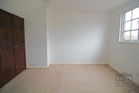 3 Bedroom House - Terraced To Let - Photo 2