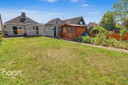3 bedroom detached bungalow to rent - Photo 3