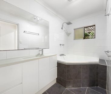 Charming Home in Palmwoods with Solar & Lawn Maintenance Included! - Photo 4