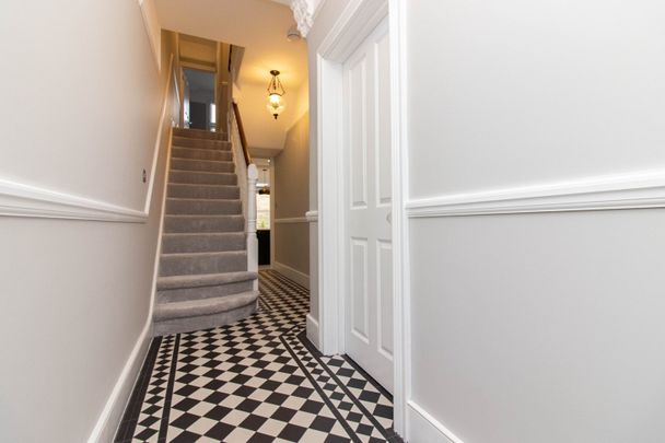 5 Bed Terraced House, Lower Mortlake Road, TW9 - Photo 1