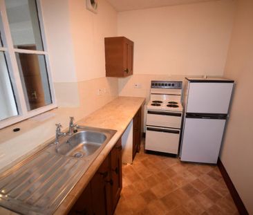 2 bedroom flat to rent - Photo 4