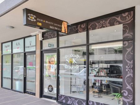 Well Presented Studio Apartment with Car Space - Photo 3