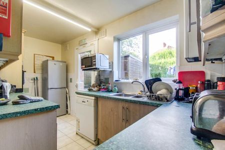 4 bedroom house of multiple occupation to rent - Photo 5