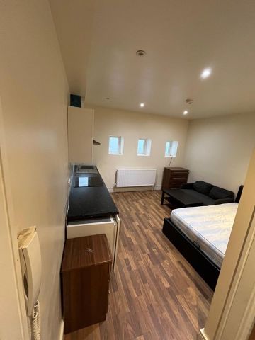 Studio Flat, Church Road, NW4 - Photo 4
