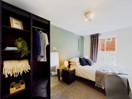 4 Bedroom House - Photo 3