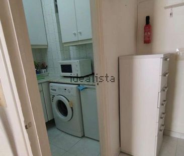 Alquiler de piso en Calle de la Luna - Photo 2