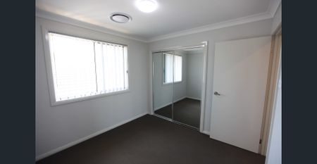 4 bedrooms 3 bathrooms double garages house for rent - Photo 2