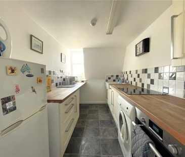 A light and spacious, well presented apartment in an excellent loca... - Photo 3