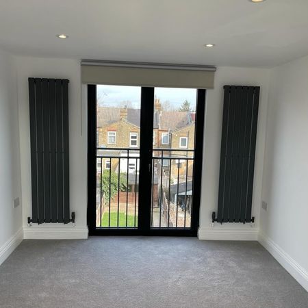 3 Bed Terraced House, Manor Road, E17 - Photo 3