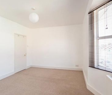 3 Bed Terraced House, Whichelo Place, BN2 - Photo 2